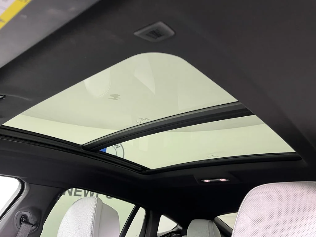 Used 2024 Alpine White BMW M60i image 29