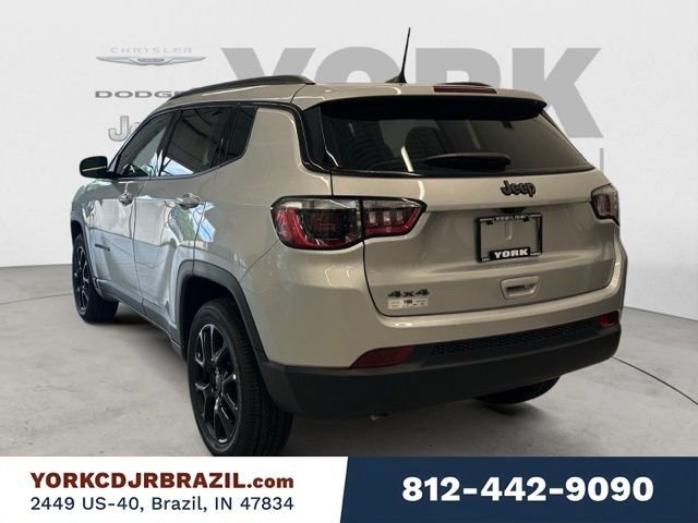 New 2026 Silver Zynith Metallic Clear-Coat Exterior Paint Jeep Latitude Altitude image 3