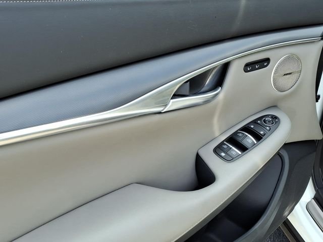 Used 2025 White INFINITI LUXE image 11
