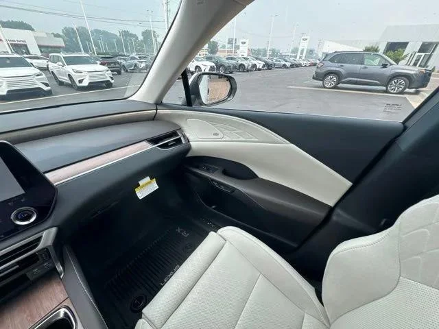 New 2026 Eminent White Pearl Lexus LUXURY image 27