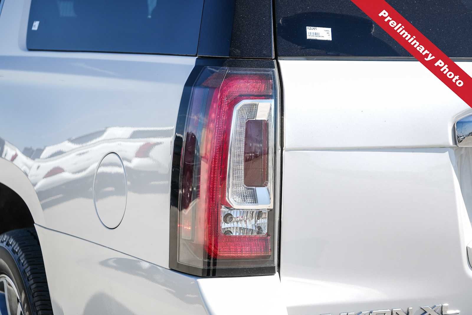 Used 2019 White Frost Tricoat GMC Denali image 9