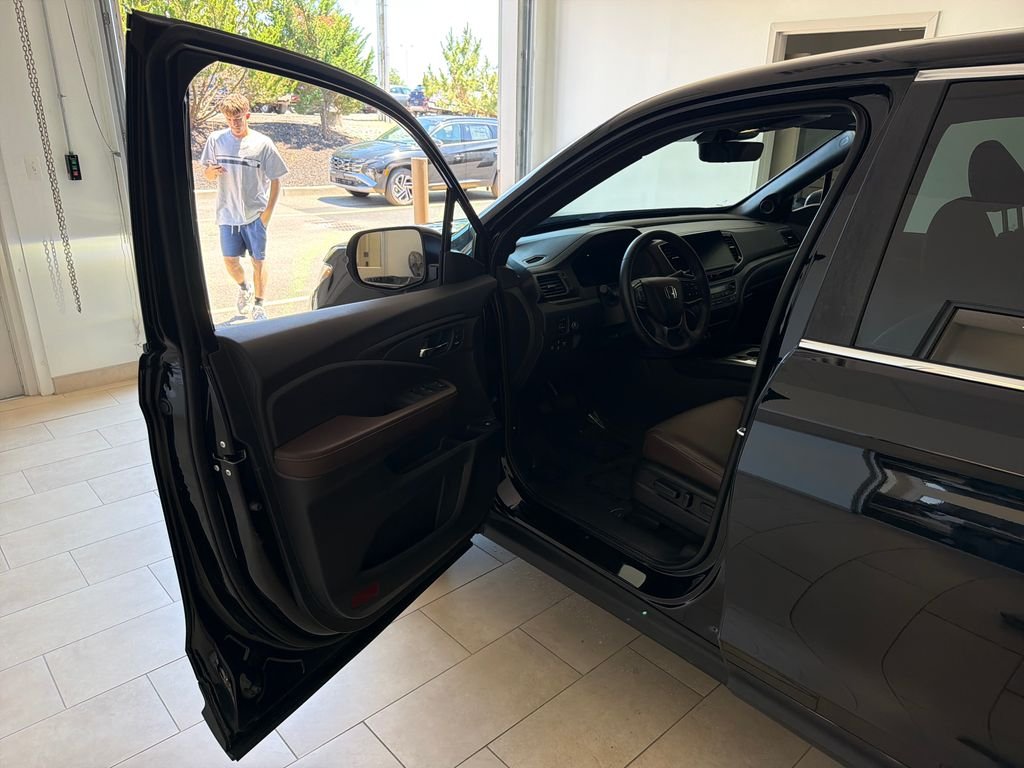 Used 2024  Honda RTL image 9