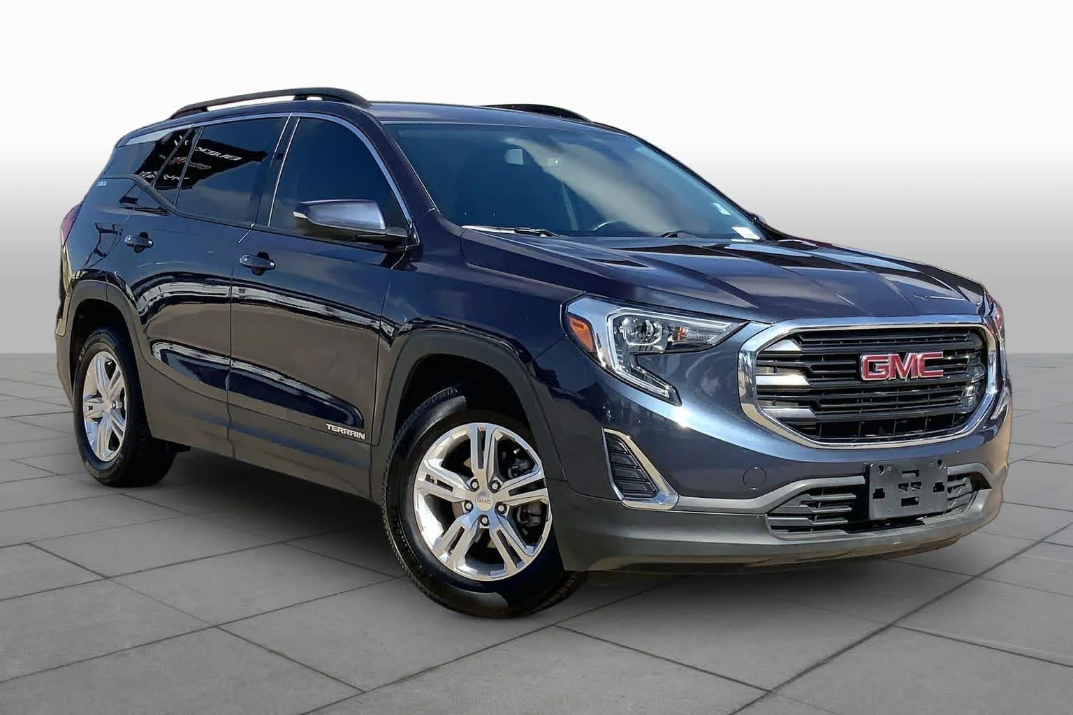 Used 2019 BLUE STEEL METALLIC GMC SLE image 3
