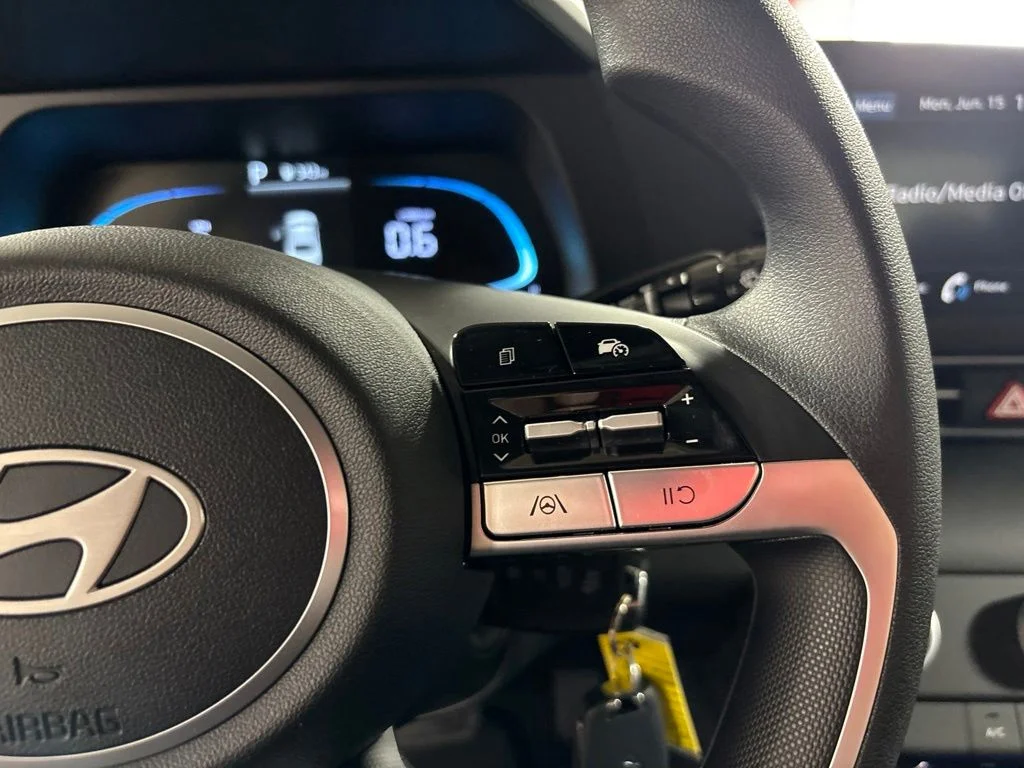 Used 2025 Red Hyundai SE image 15