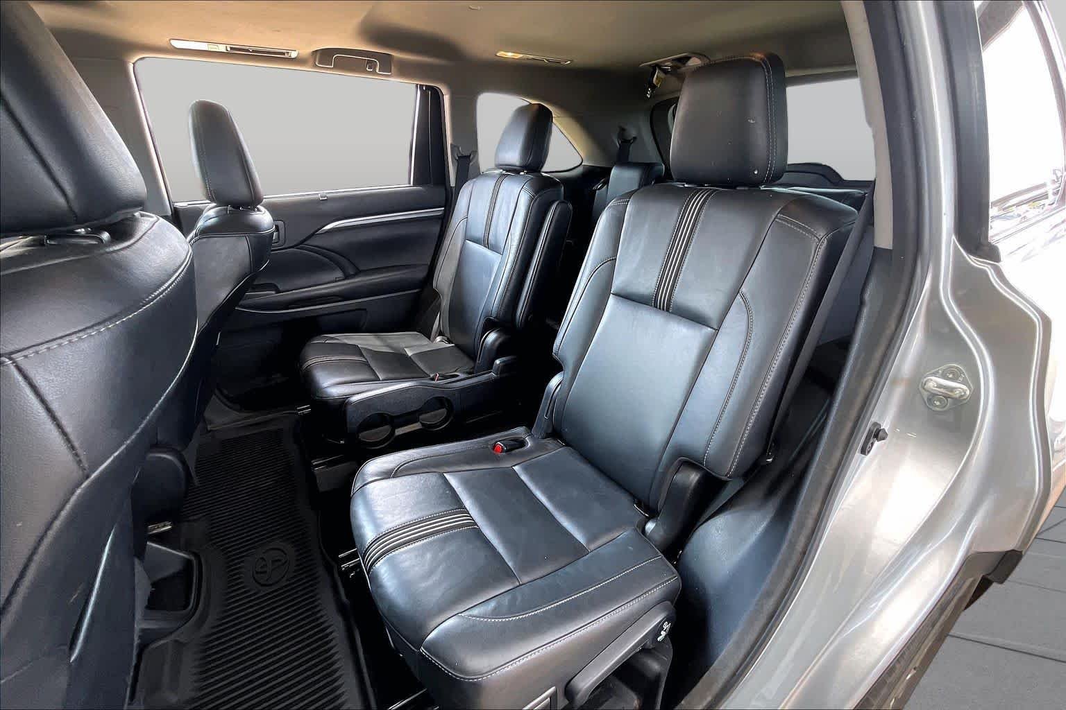 Used 2017 Celestial Silver Metallic Toyota SE image 20