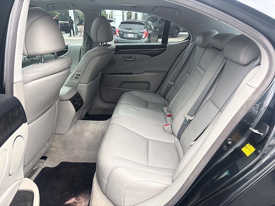 Used 2011 Smoky Granite Mica Lexus 460 image 21