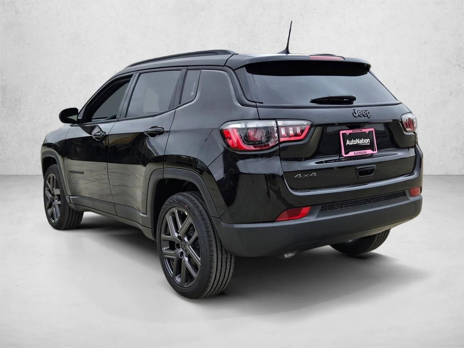 New 2026 Diamond Black Crystal Pearlcoat Jeep Latitude Altitude image 9