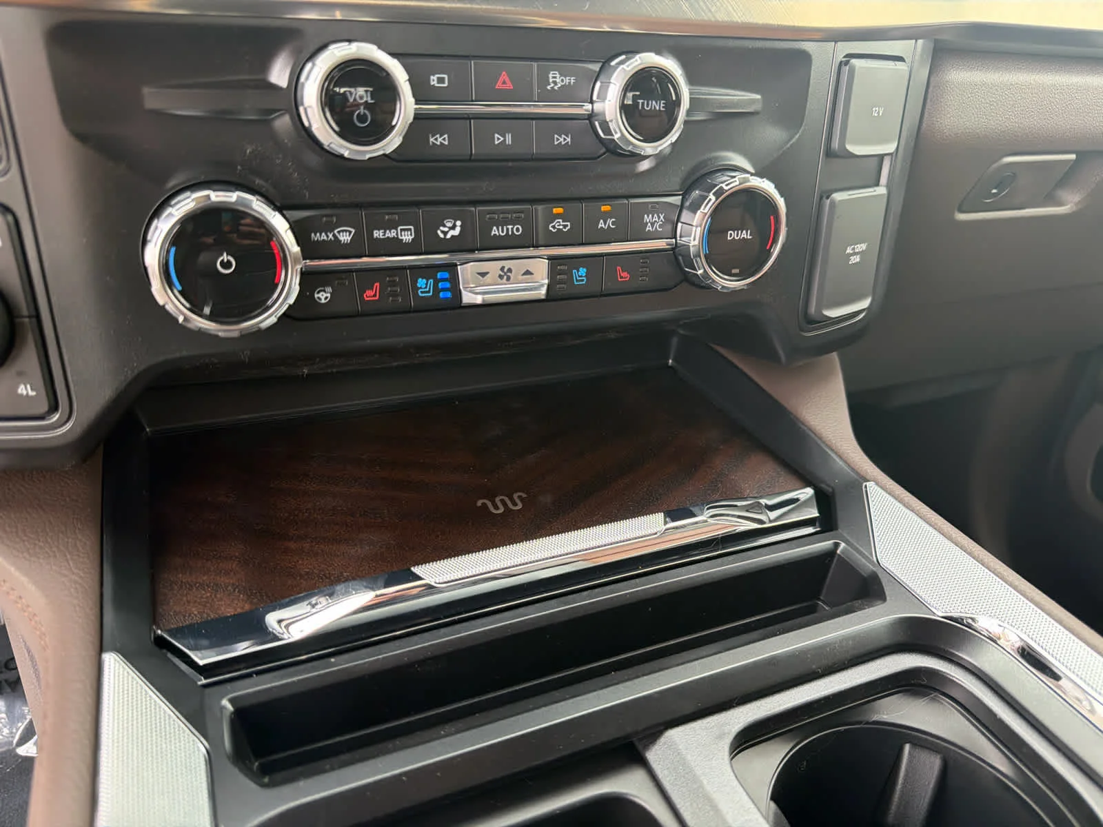 New 2026 Glacier Gray Metallic Tri-Coat Ford F-350® King Ranch® image 35