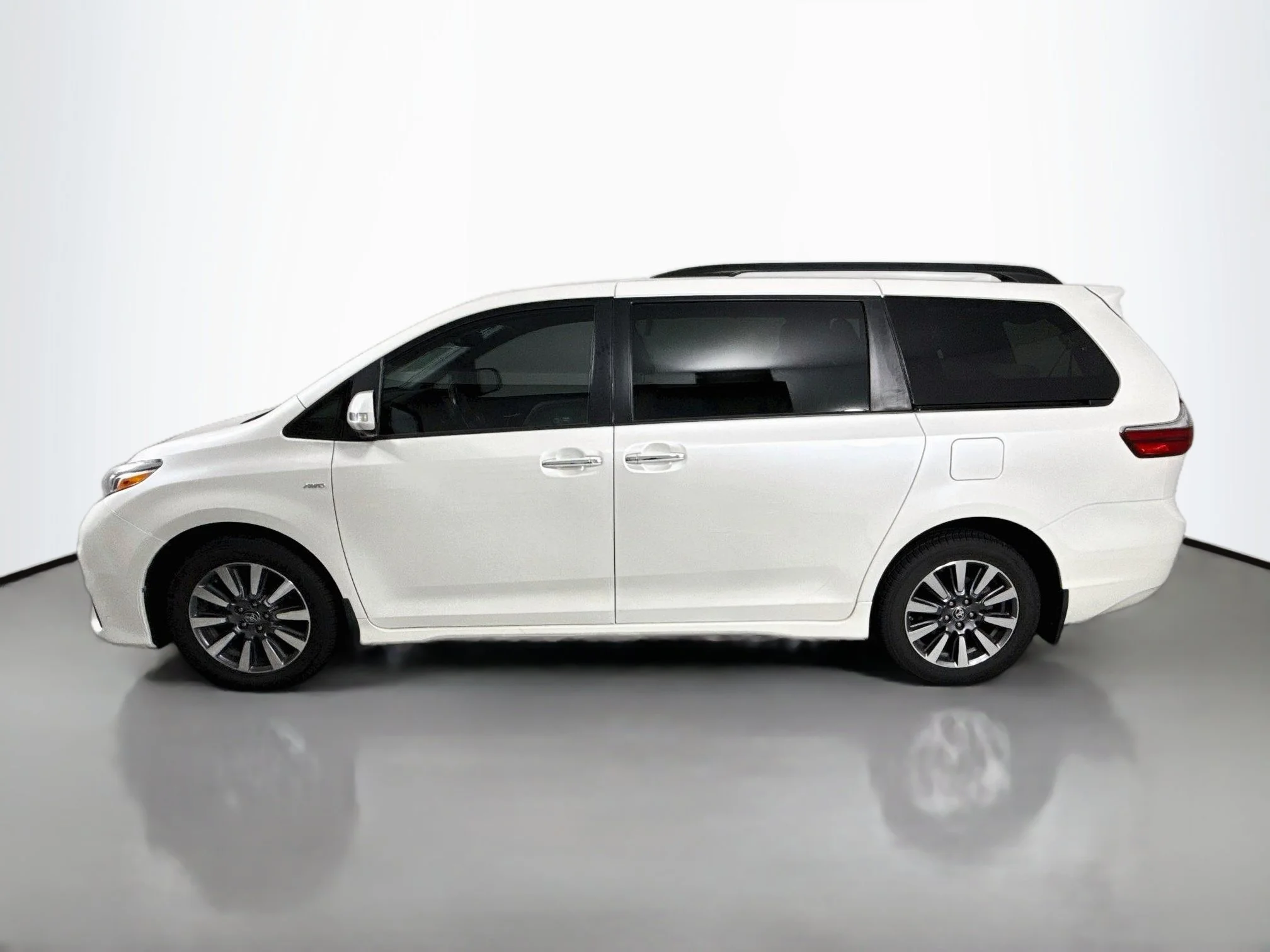 Used 2020 Blizzard Pearl Toyota Limited Premium image 4