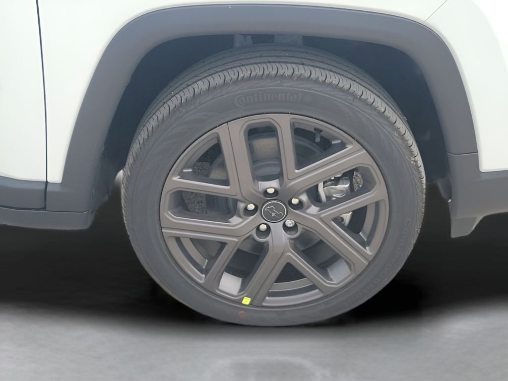 New 2026 Bright White Clear-Coat Exterior Paint Jeep Latitude image 20