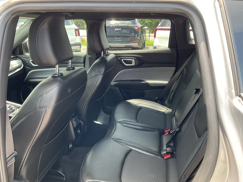 Used 2023 Billet Silver Metallic Clearcoat Jeep Latitude image 17