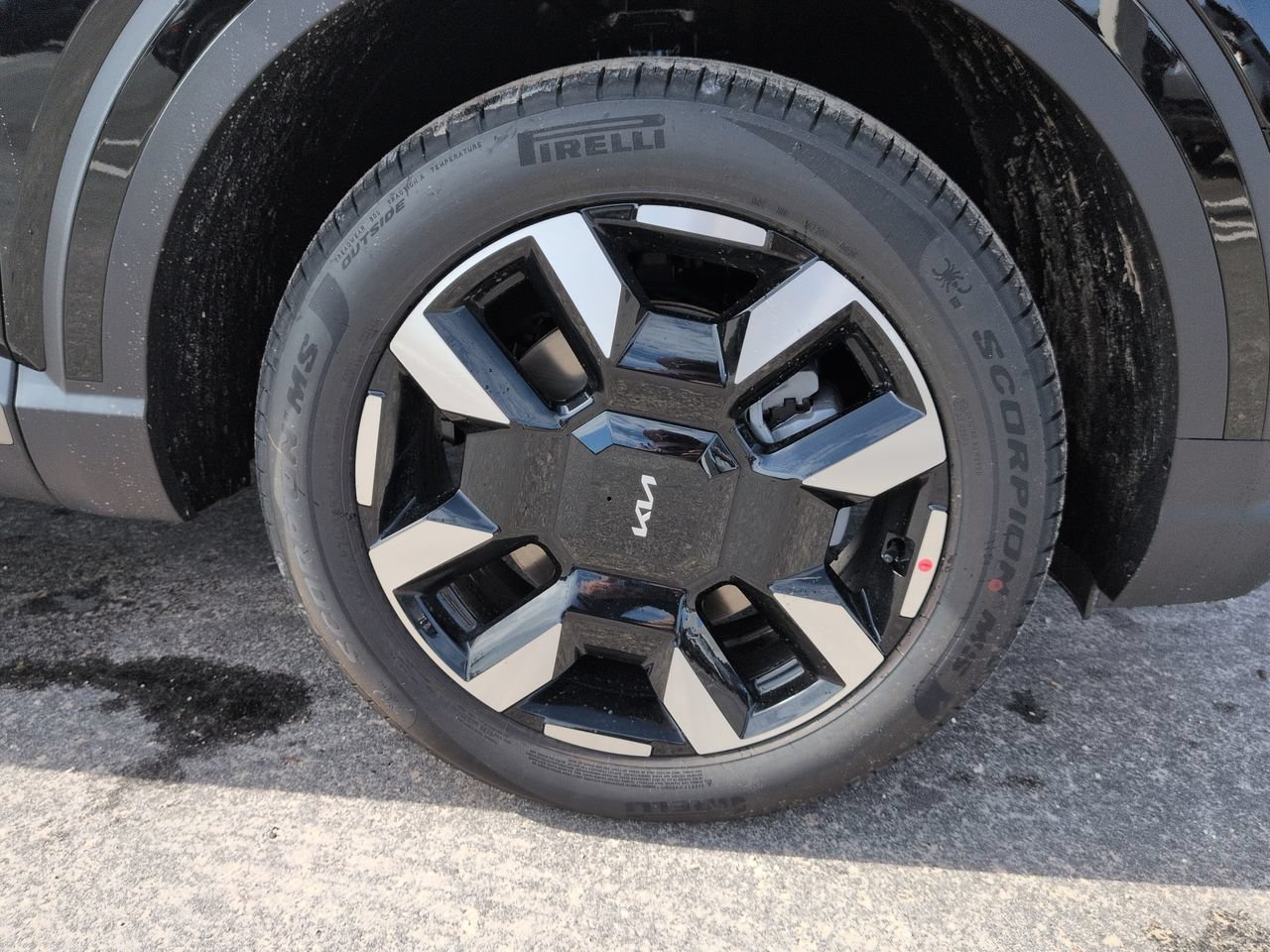 New 2027 Ebony Black Kia S image 11