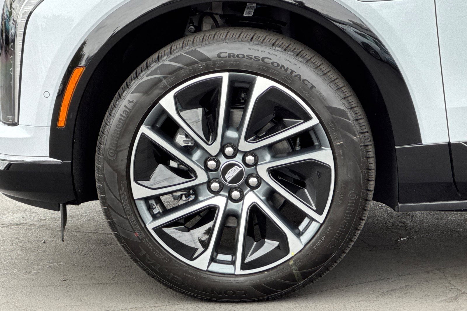 New 2027 Vibrant White Tricoat Cadillac Sport image 25