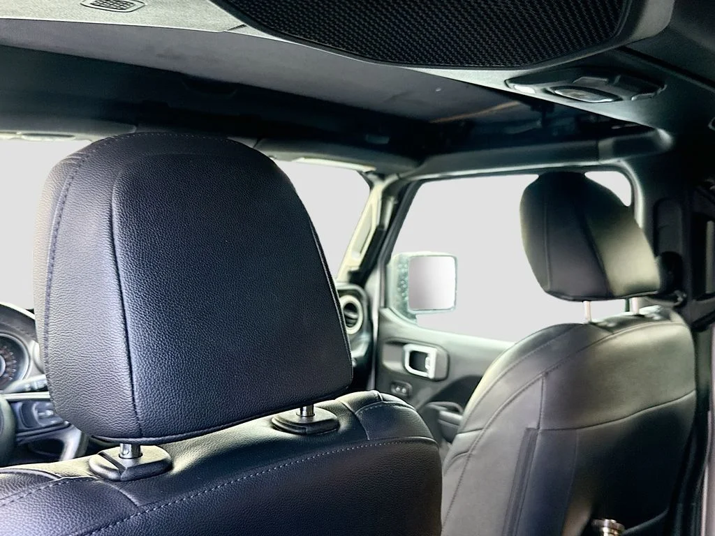 Used 2018 Silver Jeep Unlimited Sport S image 17