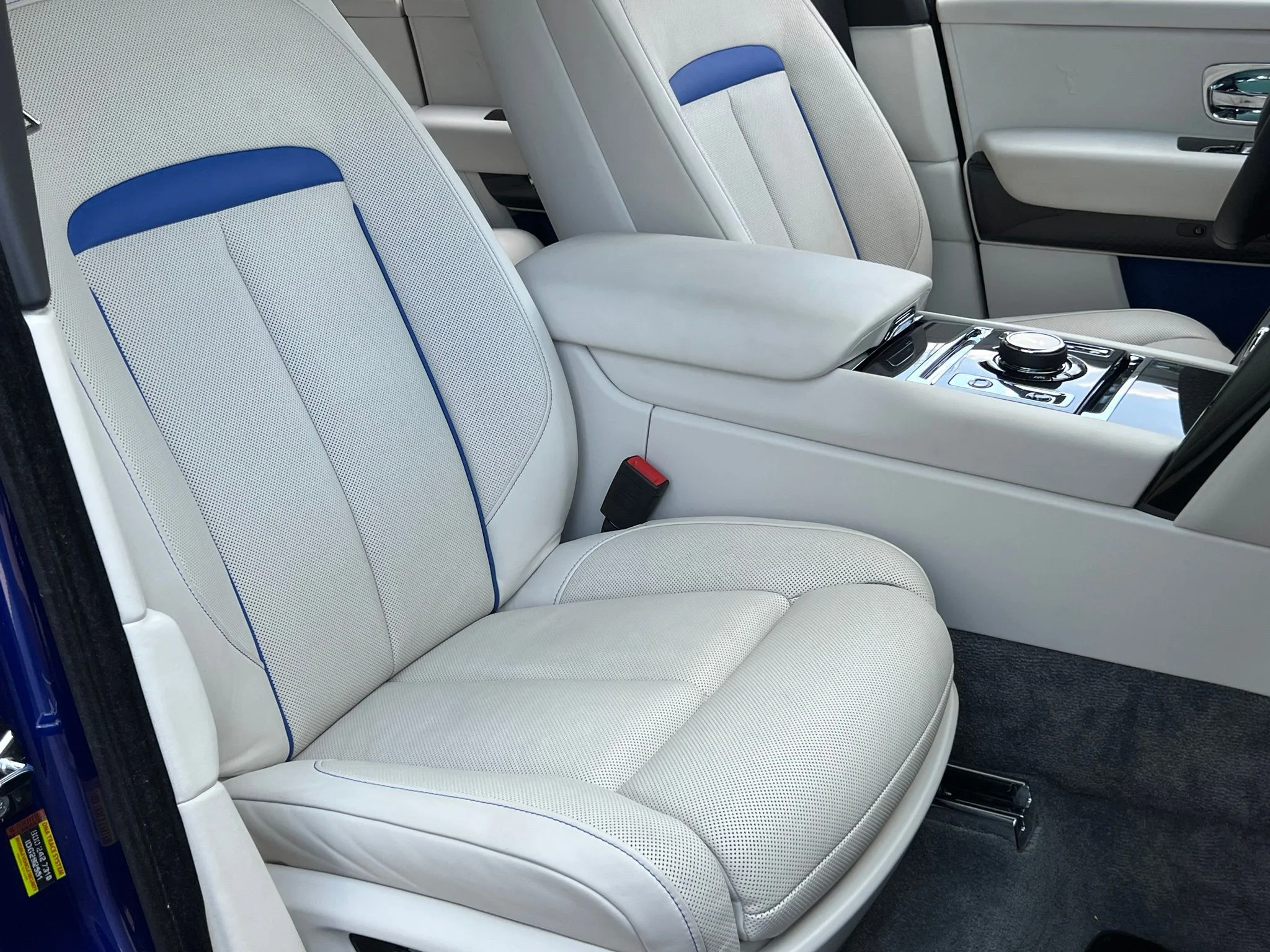 Used 2024 Blue Rolls-Royce Black Badge image 18