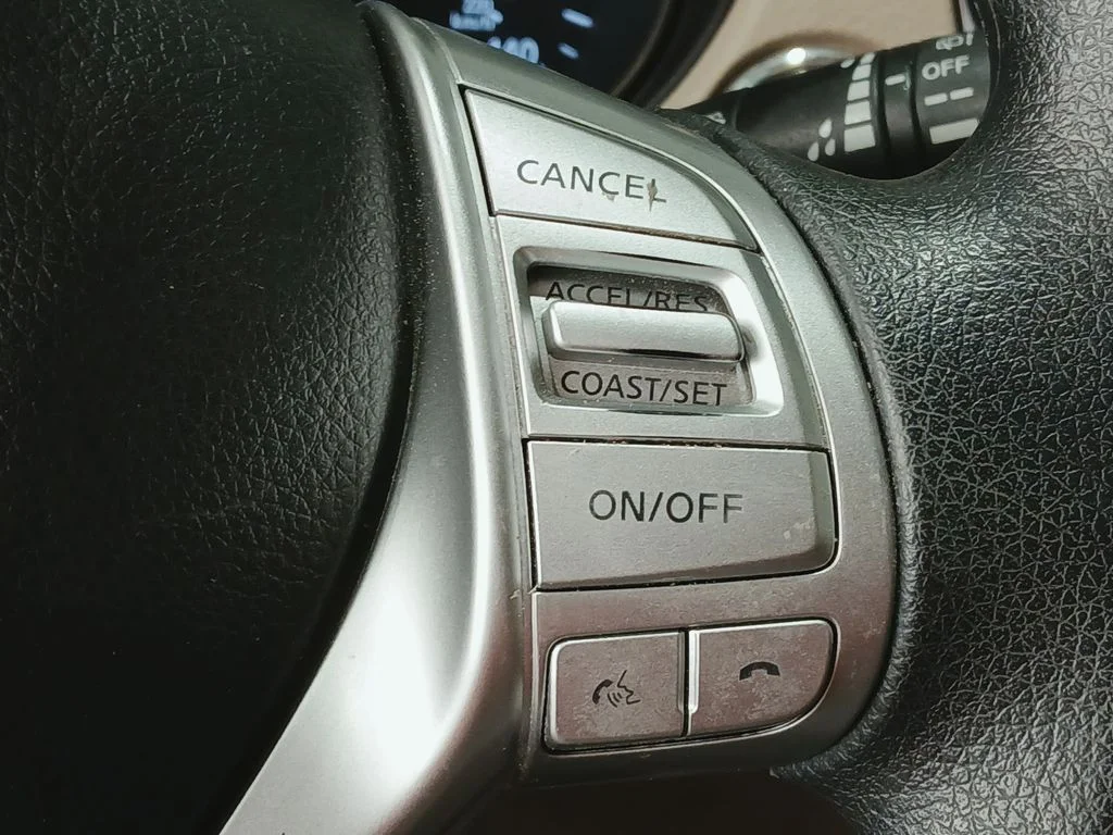 Used 2016 Red Nissan SV image 27