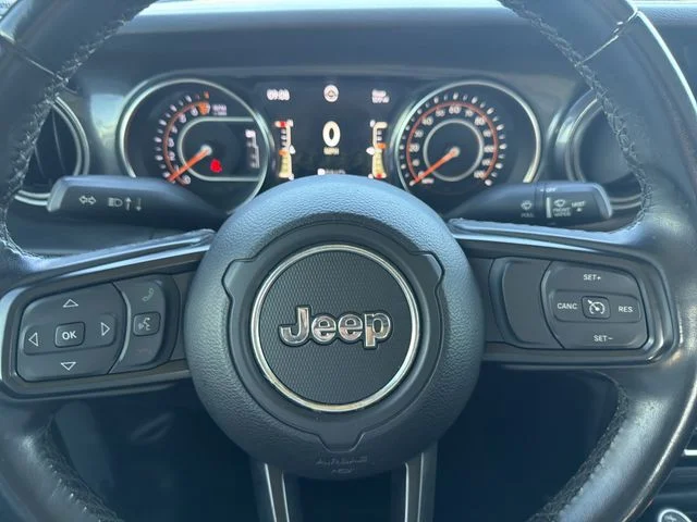 Used 2020 Silver Jeep Altitude image 32