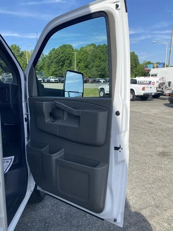 Used 2024 White Chevrolet Work Van image 33
