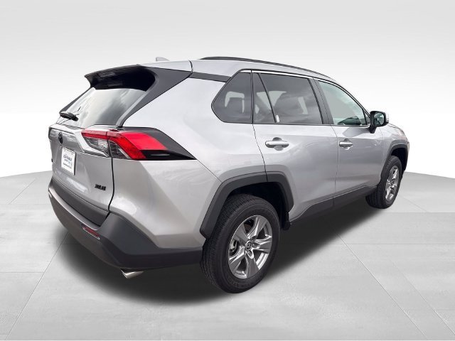 Used 2022 Silver Toyota XLE image 5
