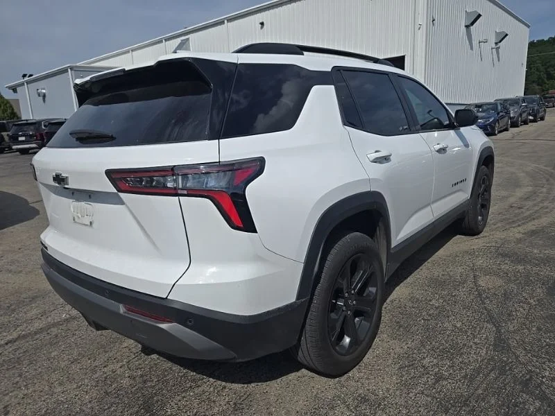 Used 2025 White Chevrolet LT image 8