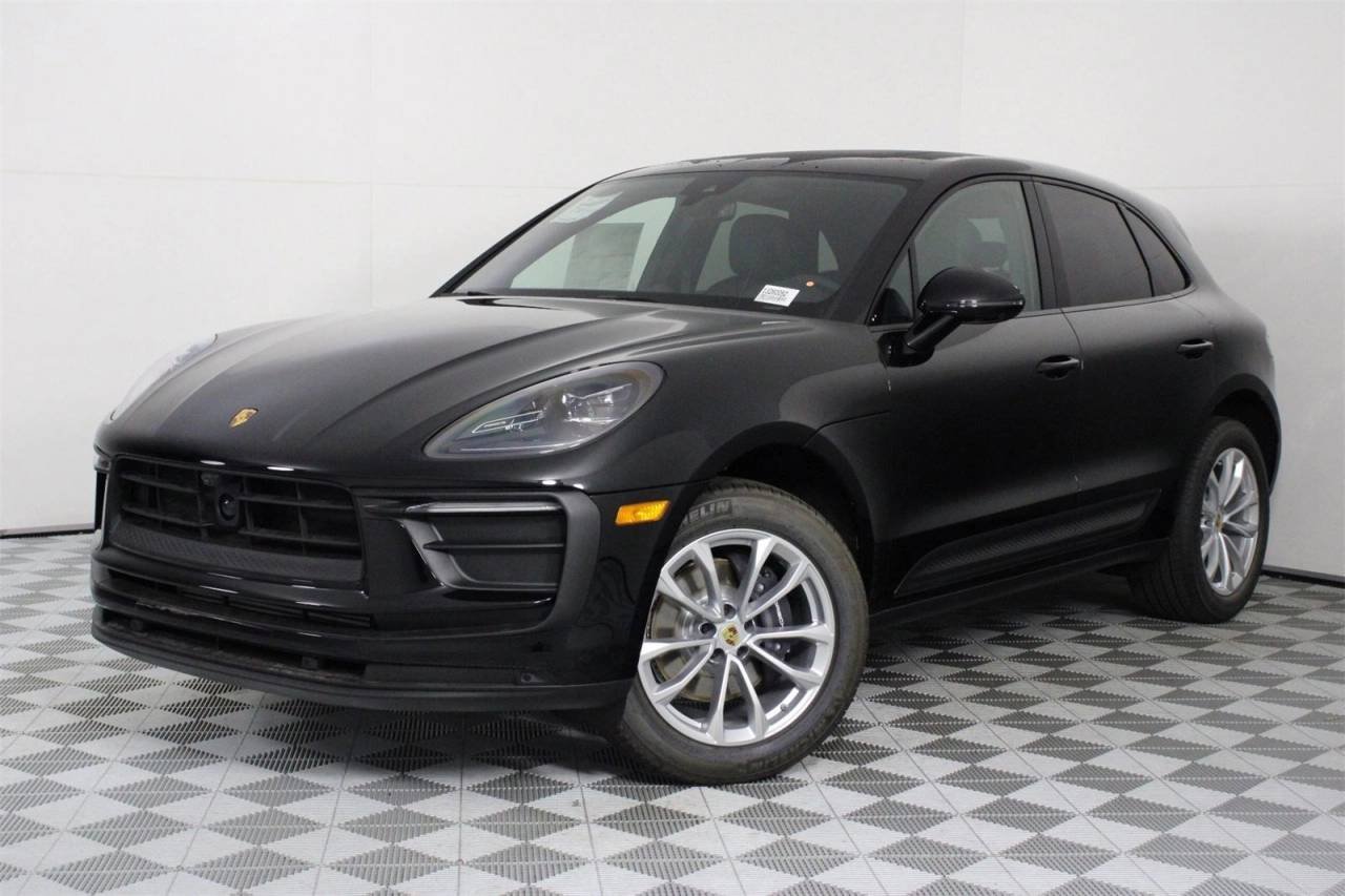 2026 Porsche Macan -'s photo