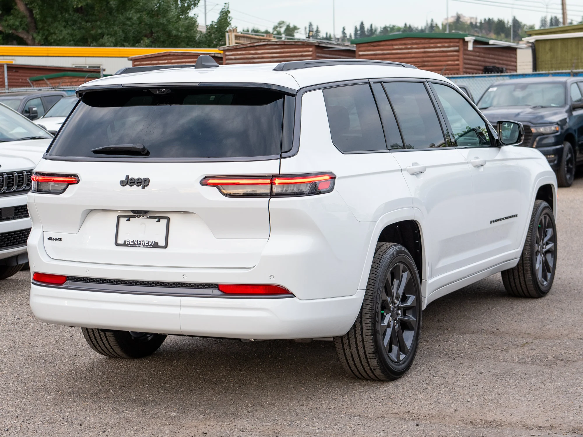New 2026 White Jeep Limited Reserve* 4x4, Night Vision, Head-Up Display, Trailer Tow Package image 6