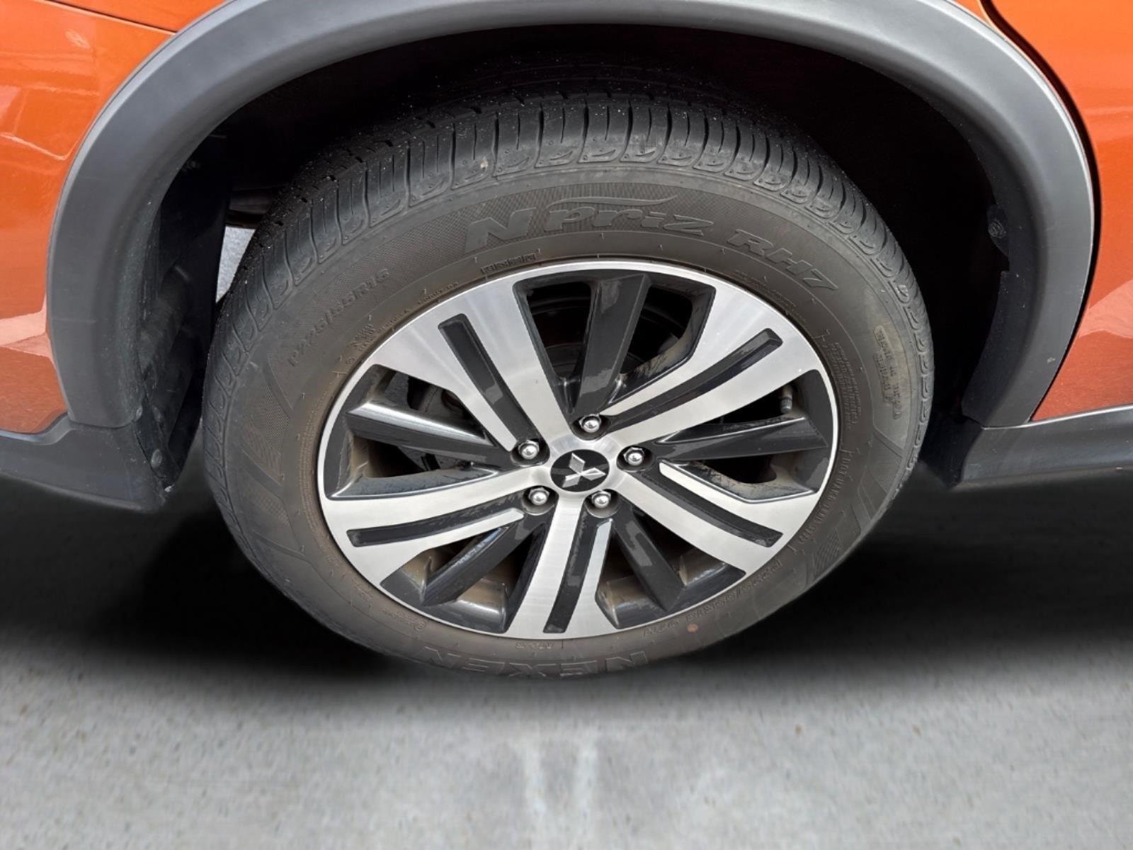 Used 2023 Sunshine Orange Metallic Mitsubishi ES image 18