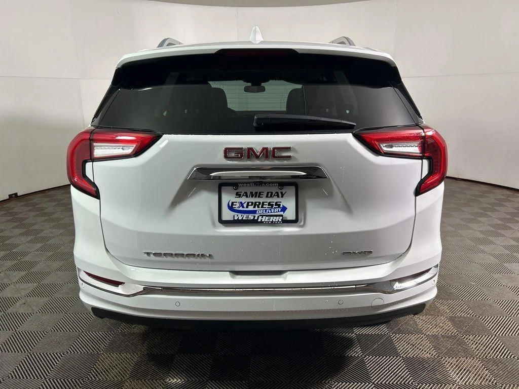 Used 2023 Summit White GMC Denali image 10
