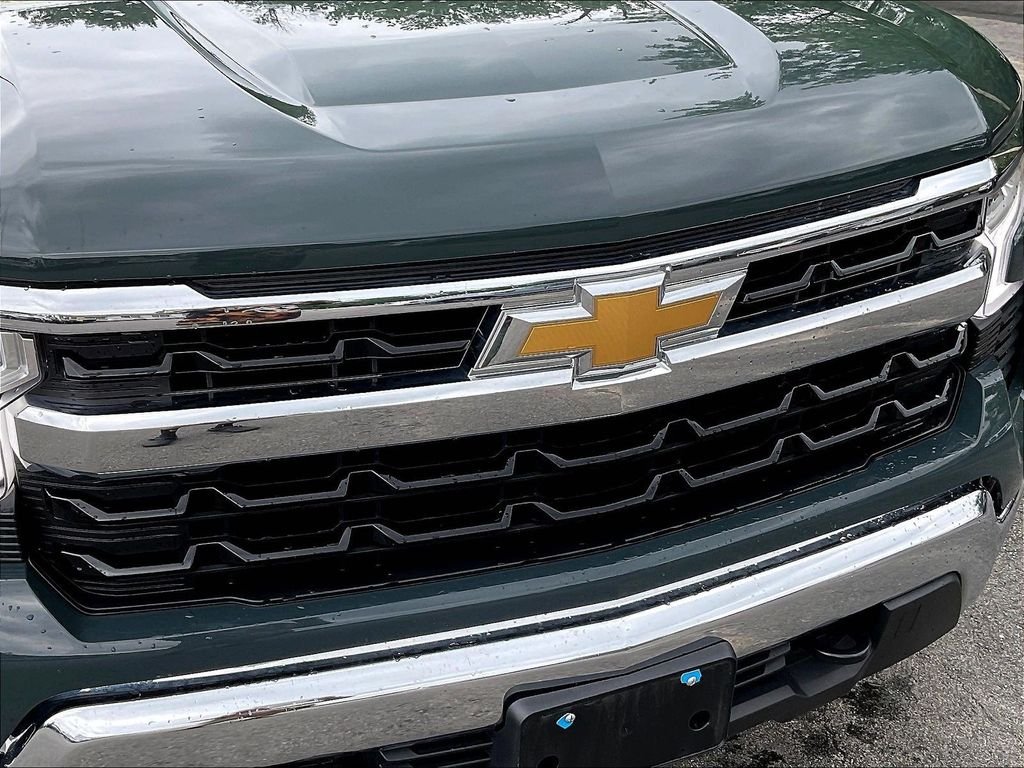 Used 2025 Gray Chevrolet LT image 31