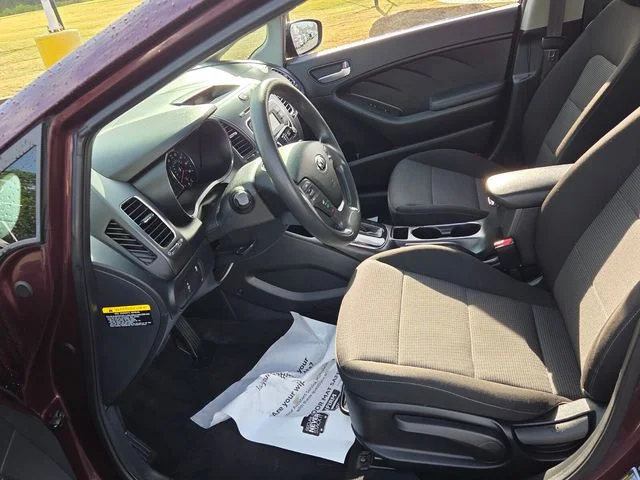 Used 2017 Red Kia LX image 5