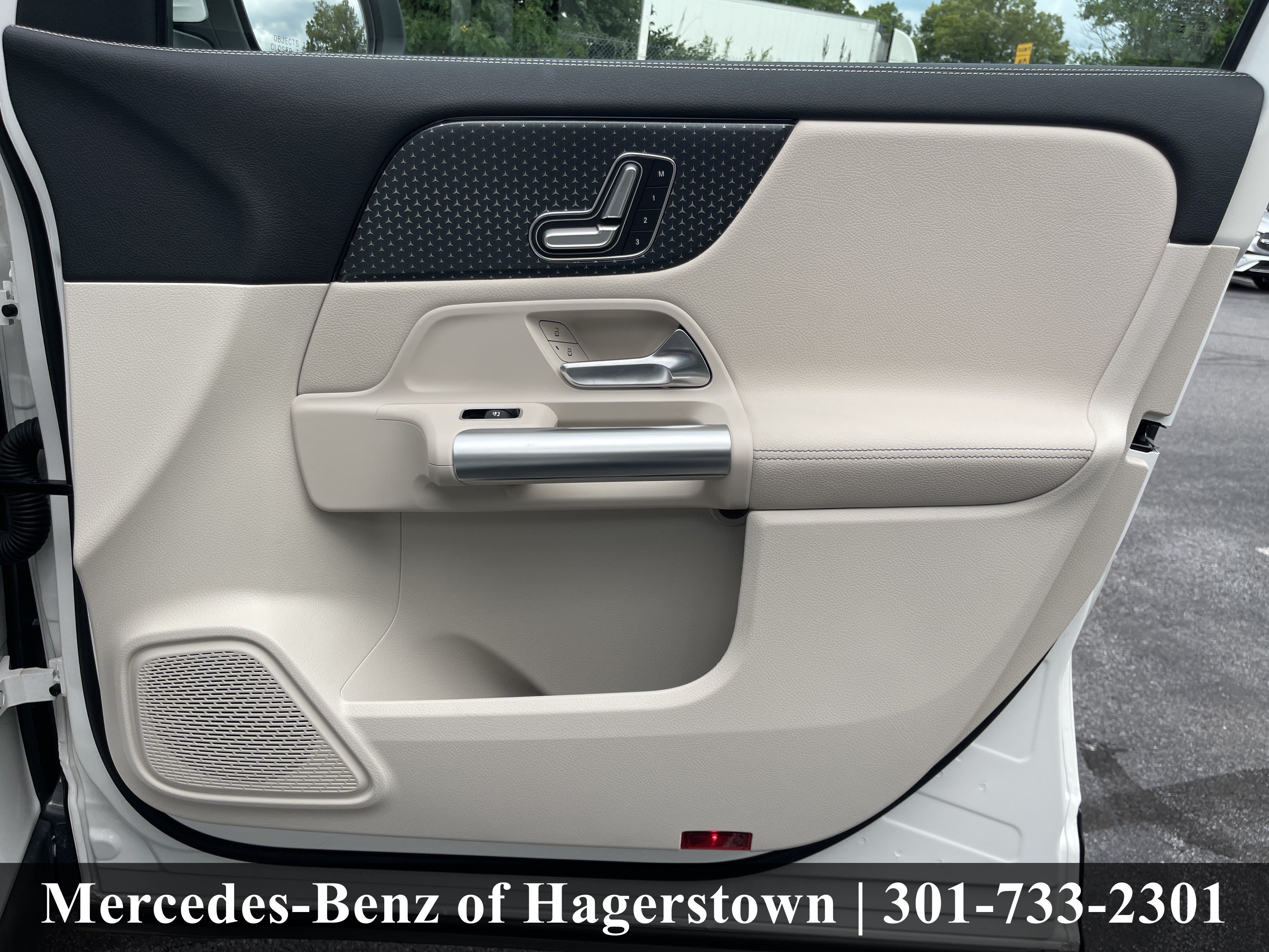 Certified Used 2025 Polar White Mercedes-Benz GLA 250 4MATIC® SUV image 25