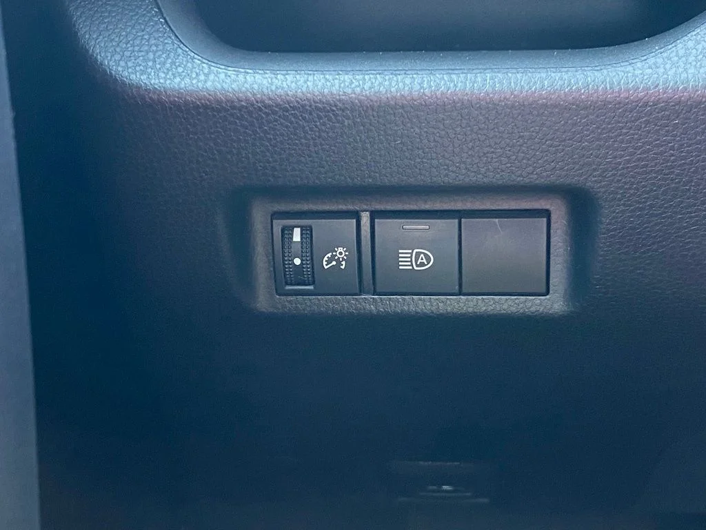 Used 2022 White Toyota XLE image 26