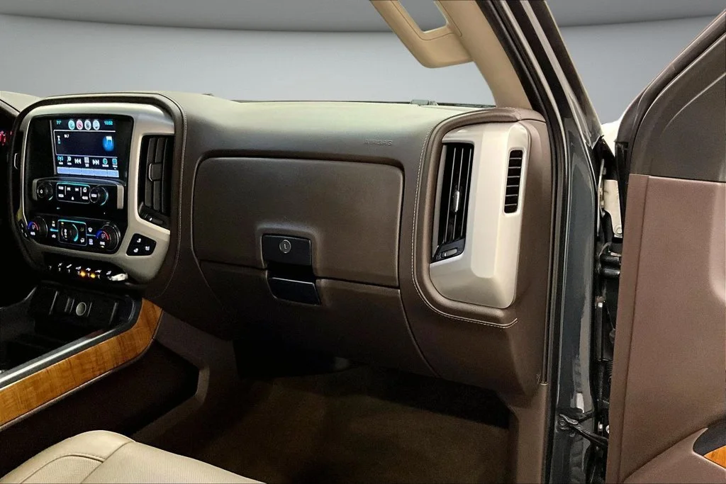 Used 2018 Gray GMC SLT image 27