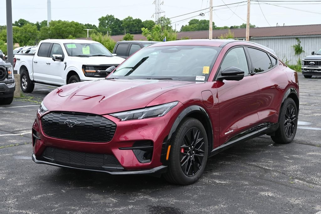 Used 2025 Magenta Ford Premium image 5
