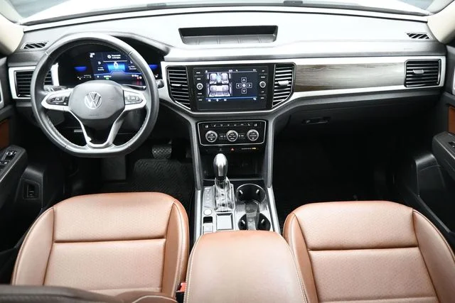 Used 2022 White Volkswagen 3.6L V6 SE w/Technology image 11