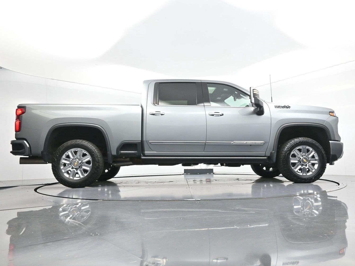 Used 2024 Sterling Gray Metallic Chevrolet High Country image 50