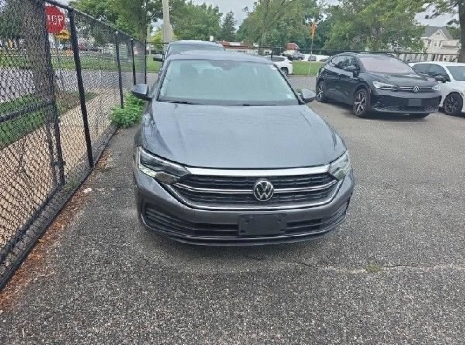 Used 2022 Platinum Gray Metallic Volkswagen SE image 11