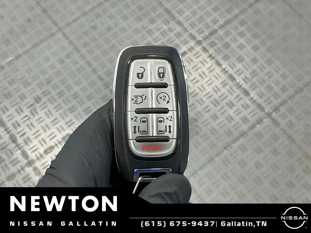 Used 2023 Bright White Clearcoat Chrysler Touring L image 38
