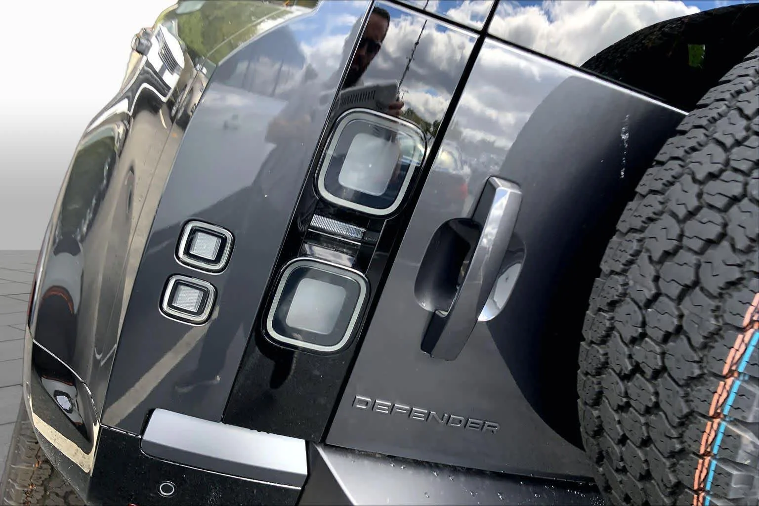 New 2026 Carpathian Grey Land Rover X-Dynamic SE image 5