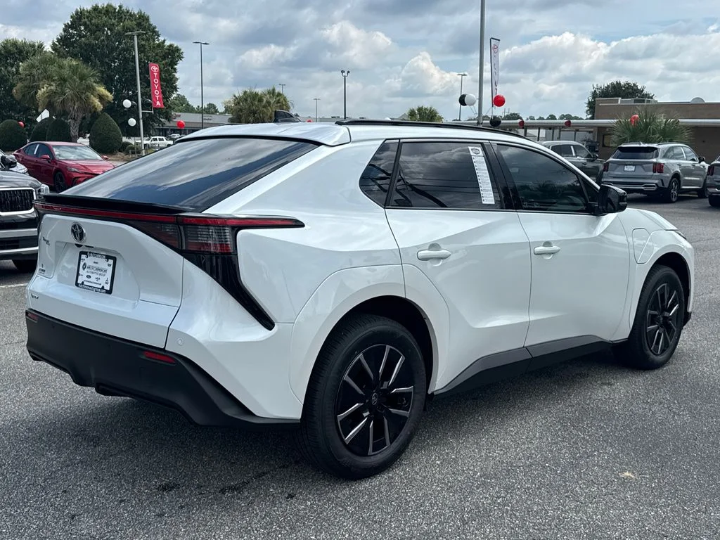 New 2026 Wind Chill Pearl Toyota XLE image 3
