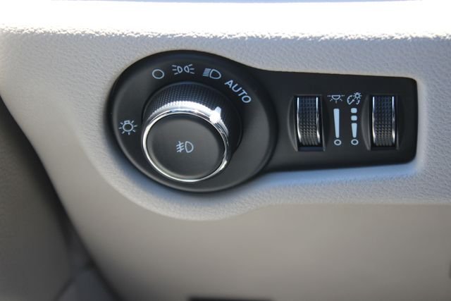 Used 2023 Silver Chrysler Touring L image 17