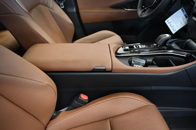 2026 Toyota Crown Signia Limited - Photo 22