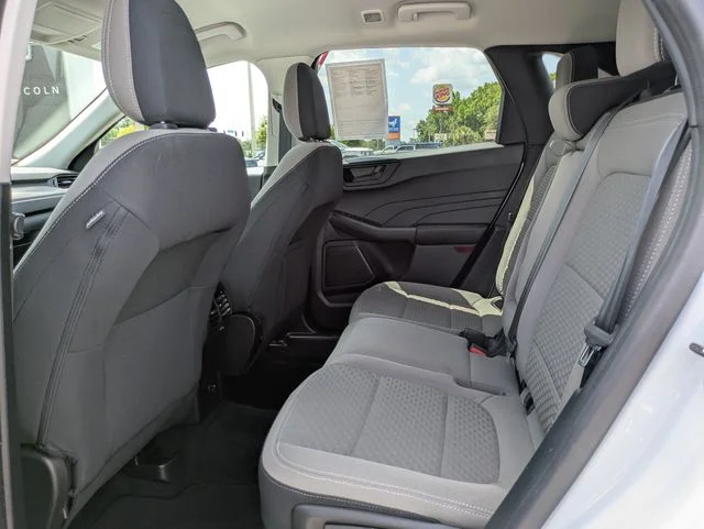Certified Used 2022 Oxford White Ford SE image 14