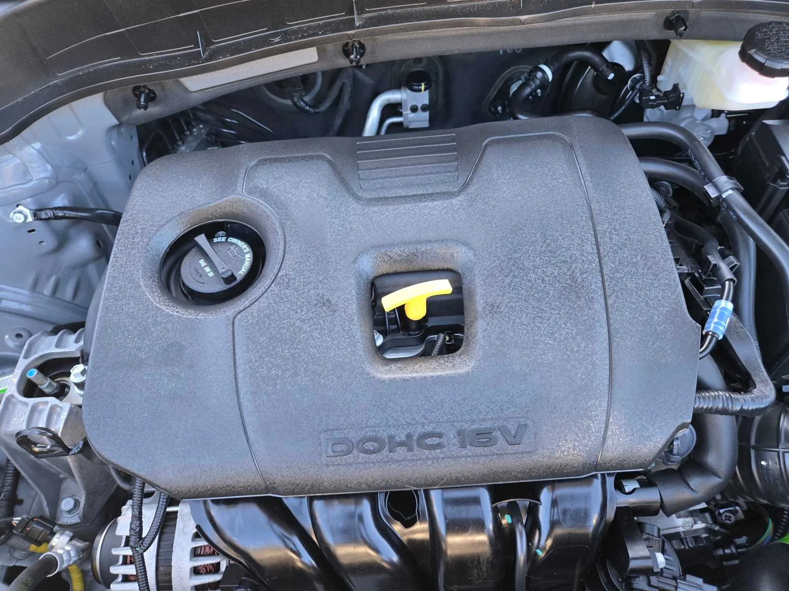 Used 2025  Kia LX image 28