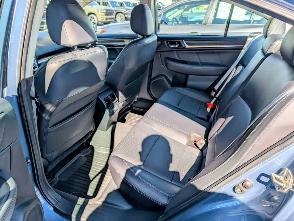 Used 2018 Heritage Blue Metallic Subaru Limited image 10
