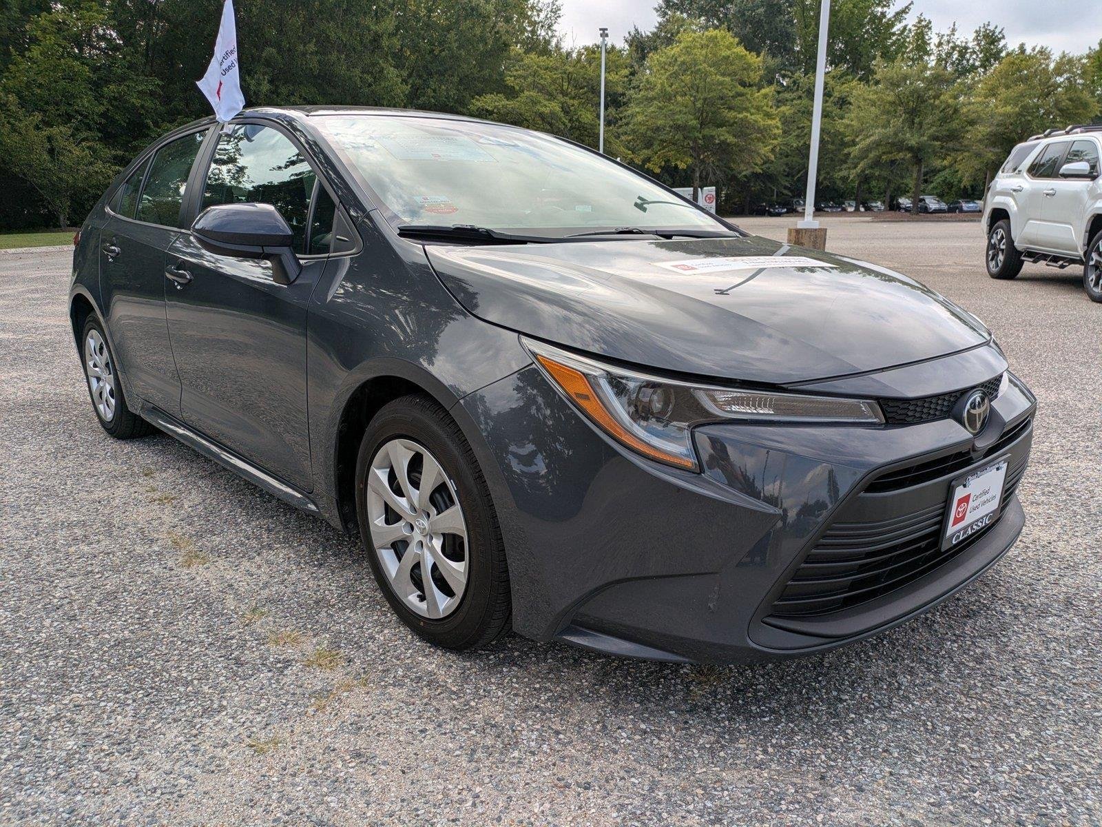 Used 2025  Toyota LE image 2