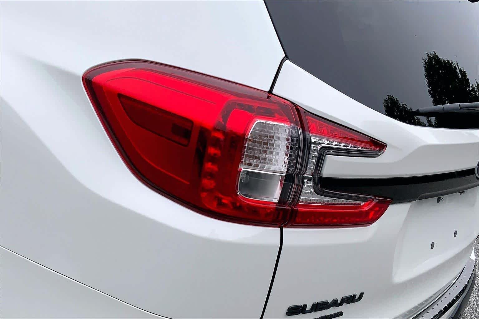 Used 2025 Crystal White Pearl Subaru Onyx Edition Touring image 27