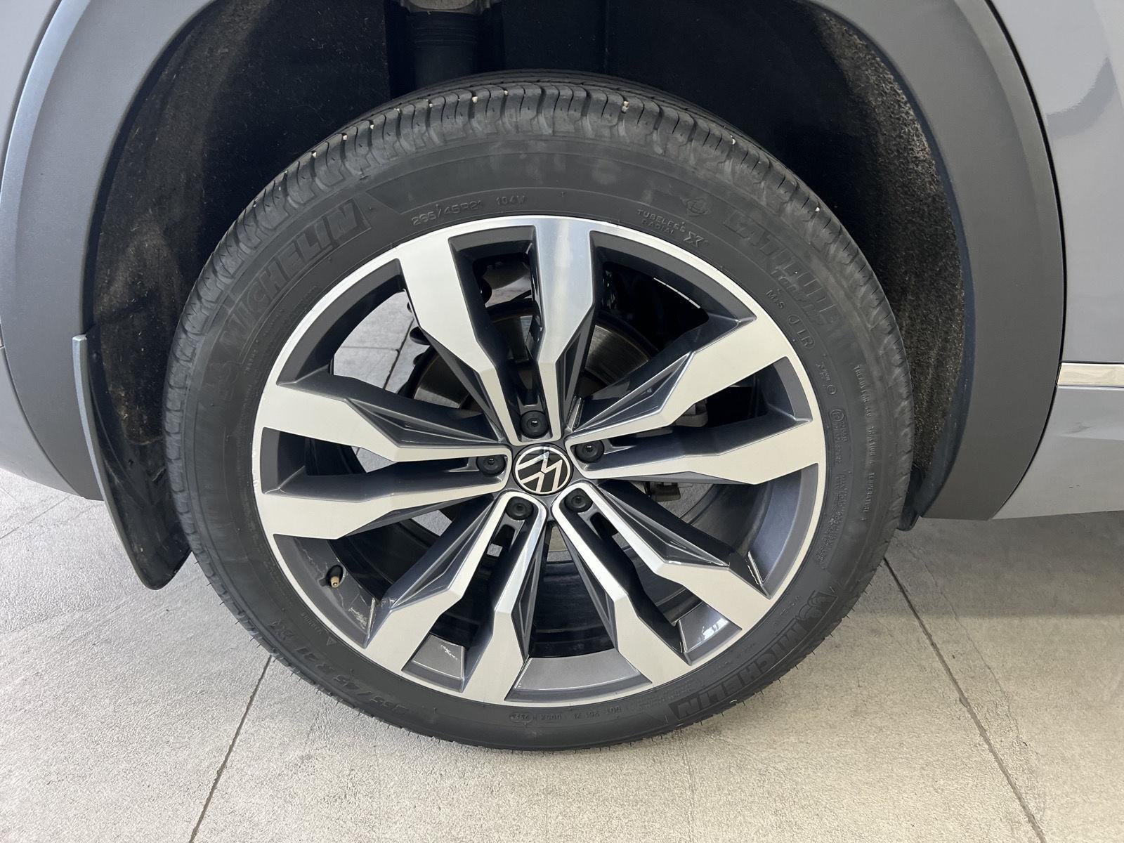 Used 2021 Pure Gray Volkswagen 3.6L V6 SEL Premium R-Line image 9