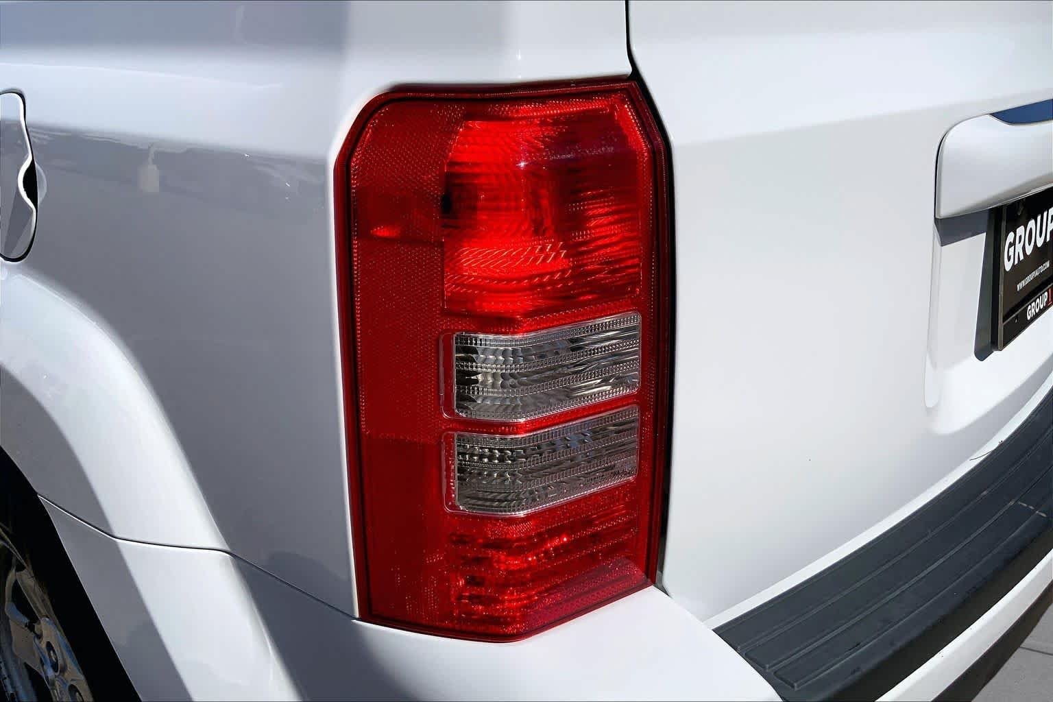 Used 2016 Bright White Clearcoat Jeep Sport image 29