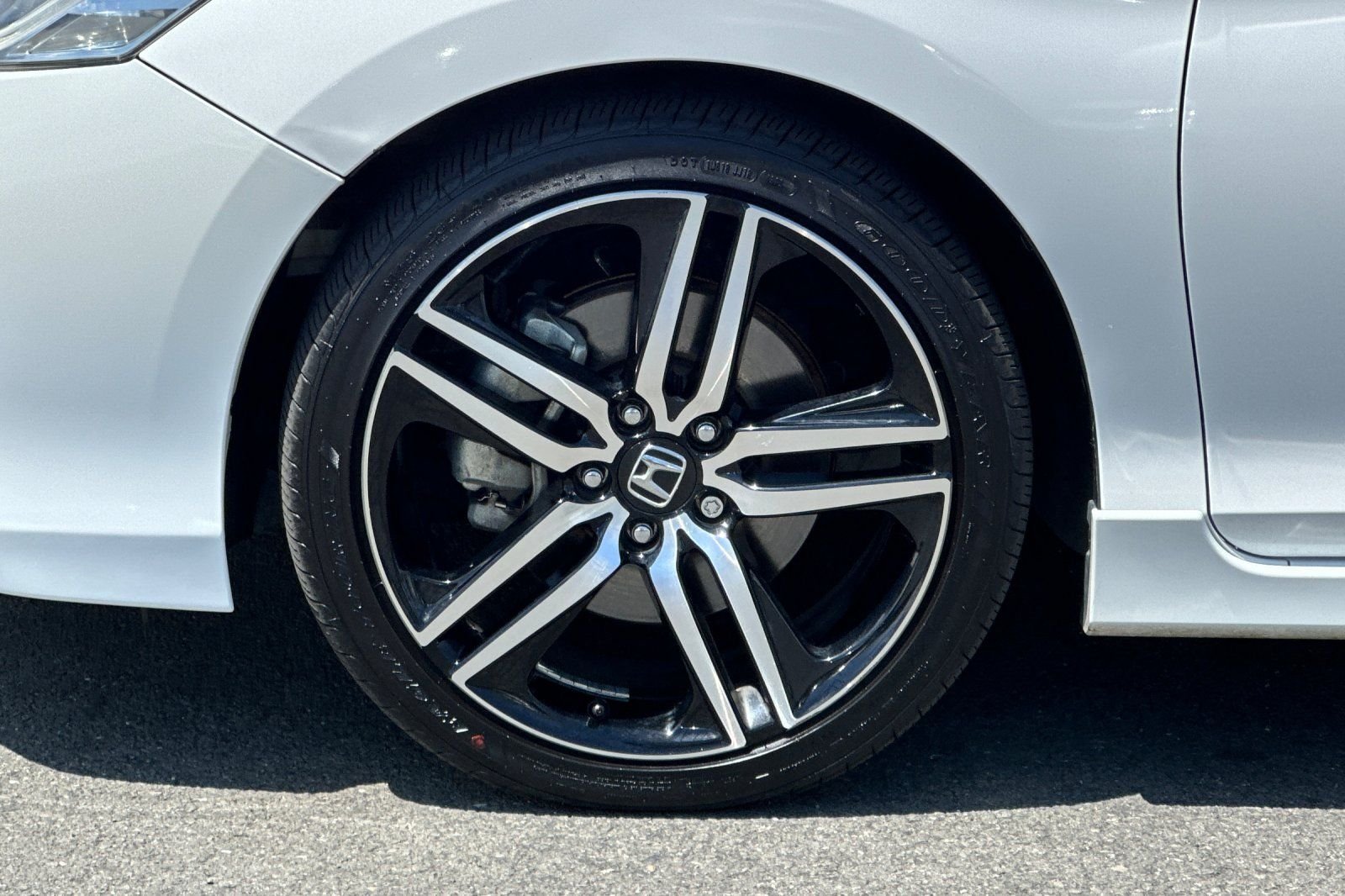 Used 2017 White Honda Touring image 26